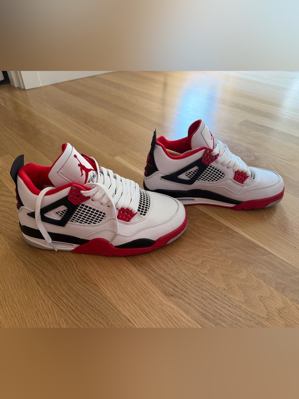 NIB Air Jordan 4 Retro Fire Red 2020 - Picture 5 of 8